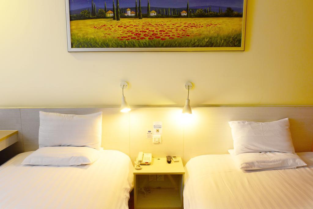 Hanting Express Shanghai Middle Sichuan Road Exterior foto