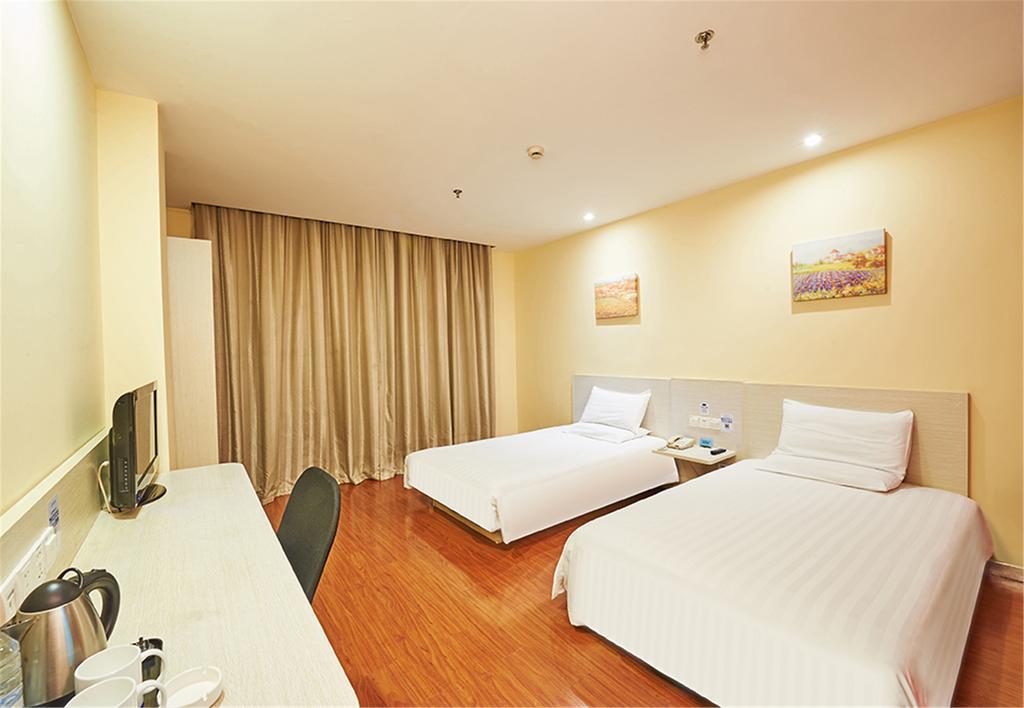 Hanting Express Shanghai Middle Sichuan Road Exterior foto
